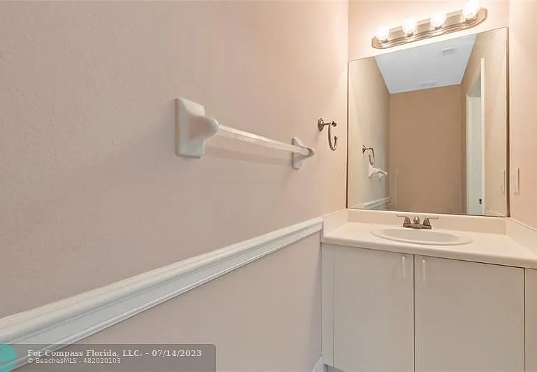 1186 SW 44th Ave — Photo 58
