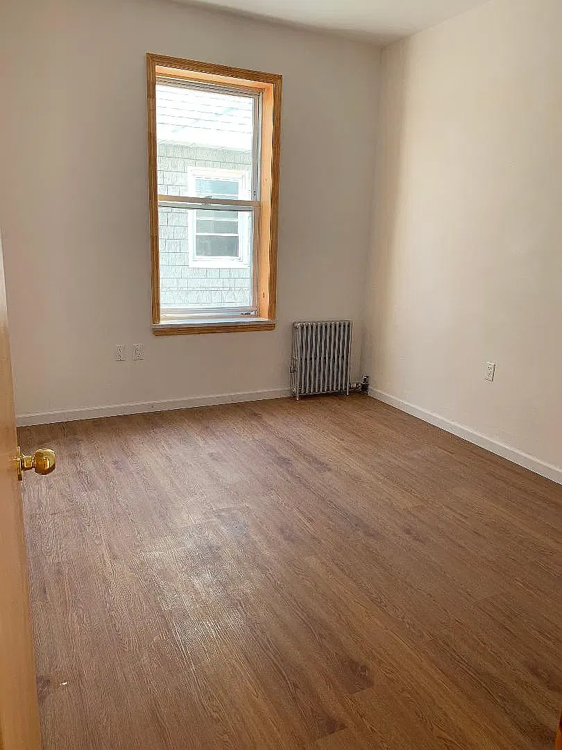 2464 64th St — Photo 2