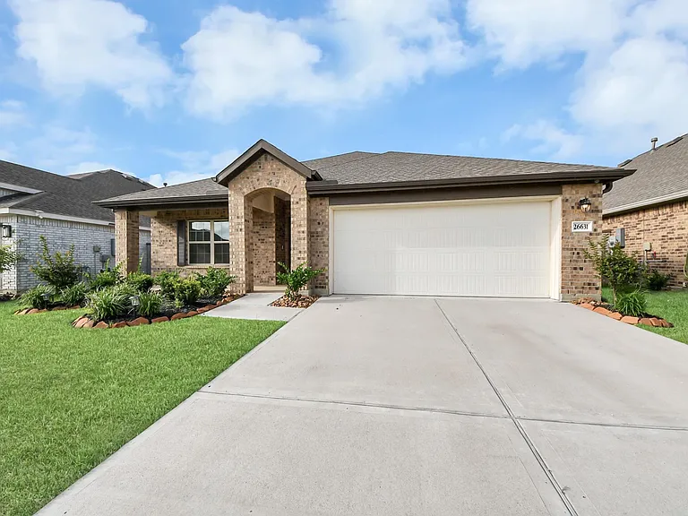 26631 Castiel Dr — Photo 3