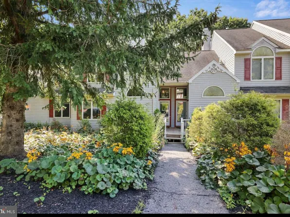 78 Laurelwoods Dr, Lake Harmony, PA 18624