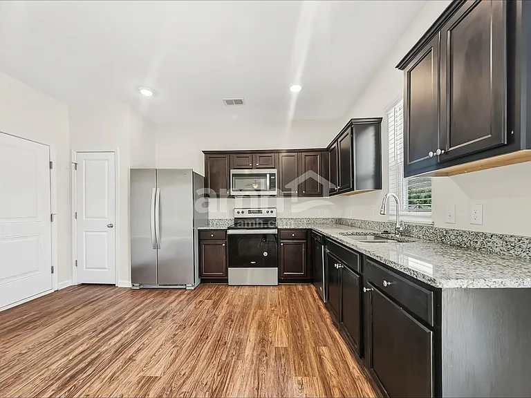 201 Orion Way — Photo 4