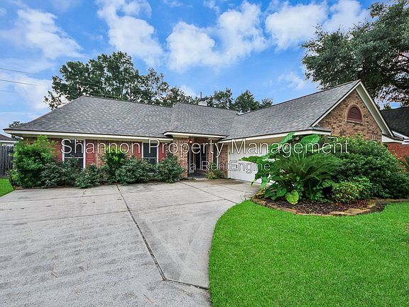 3rd image of 15818 Sweetwater Creek Dr