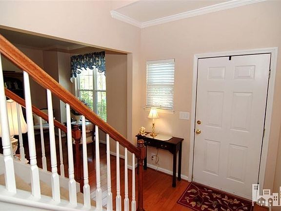 5th image of 341 Foxwood Ln