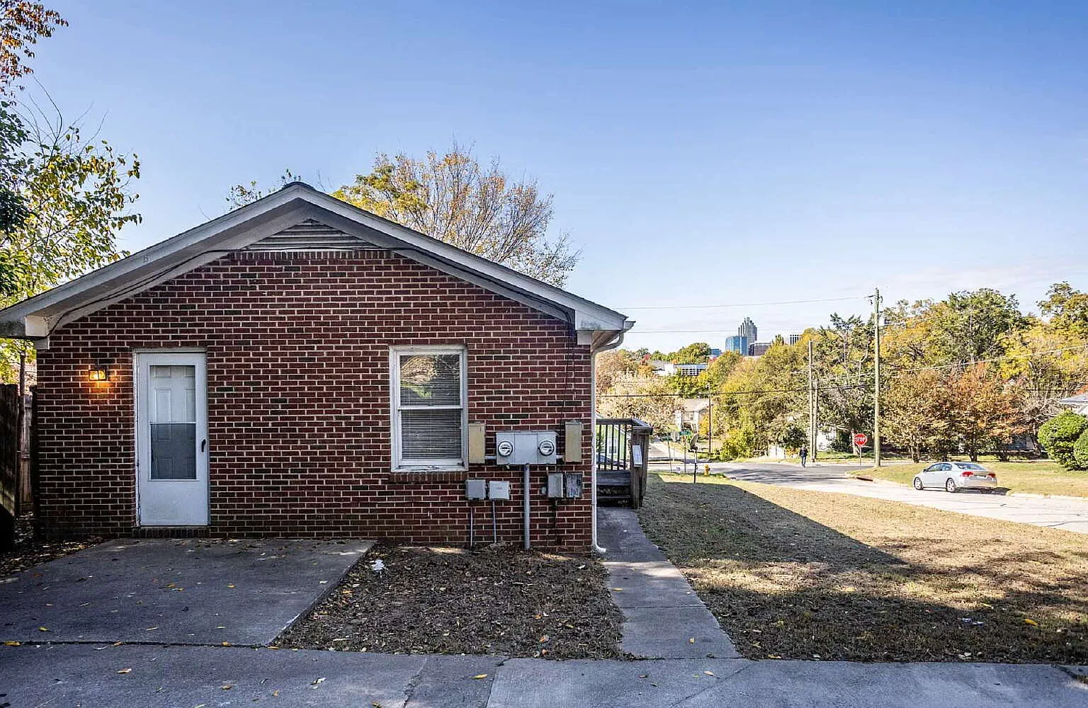 2 bed, 1.5 bath, 925 sqft, $1,495 — Photo 2