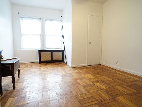 1st Bedroom w/ private bathroom