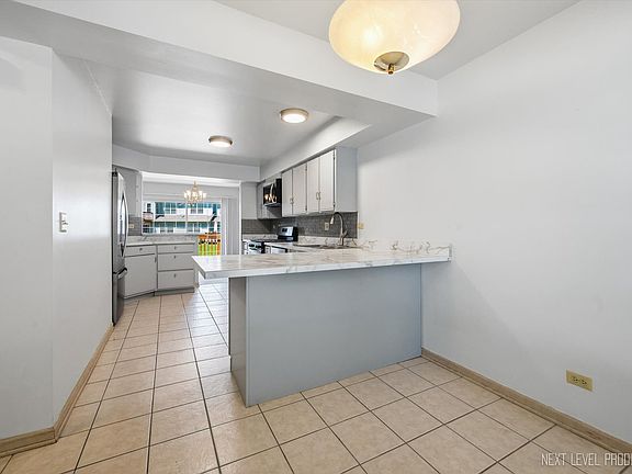 5th image of 37 Ione Dr Unit B