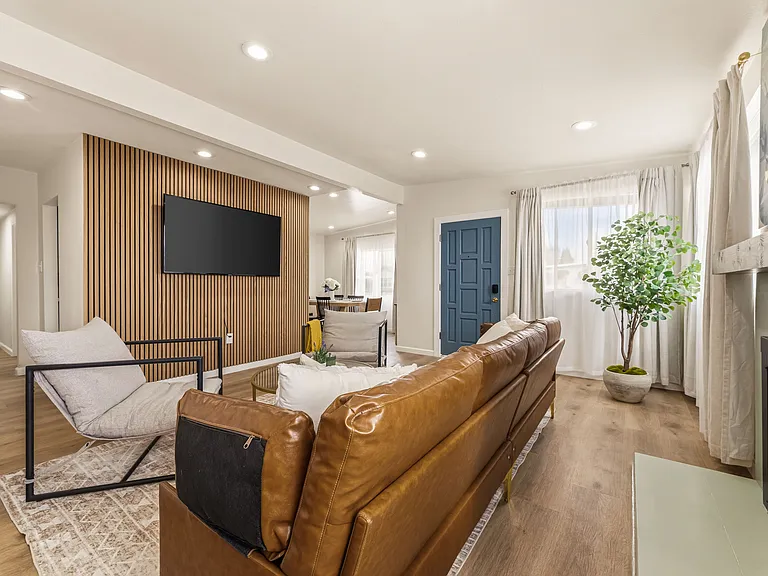 1105 W Berkeley Ct — Photo 22