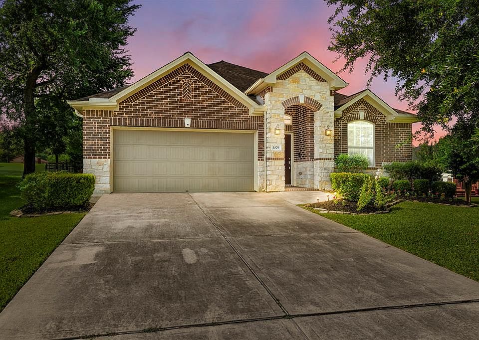 1st image of 1079 Lakeview Dr