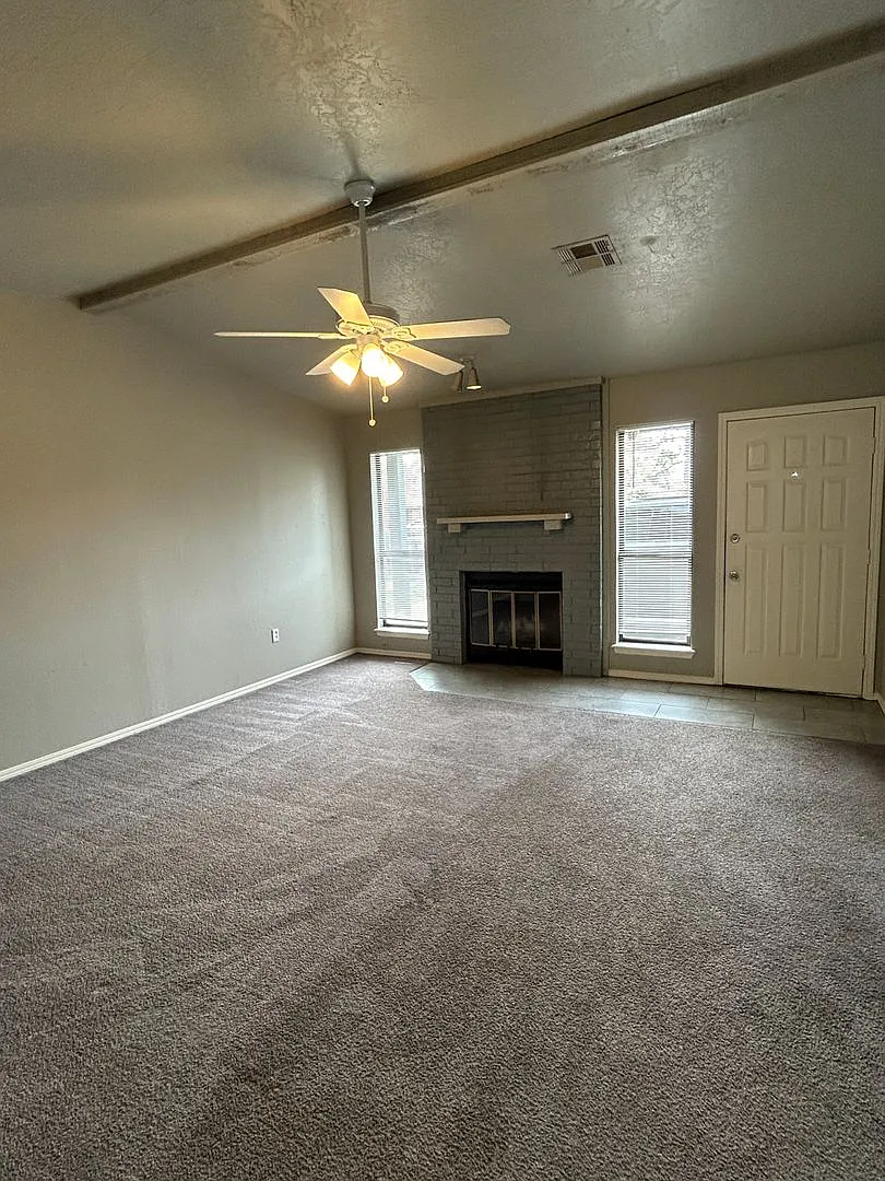 910 NE Tortoise Drive — Photo 3