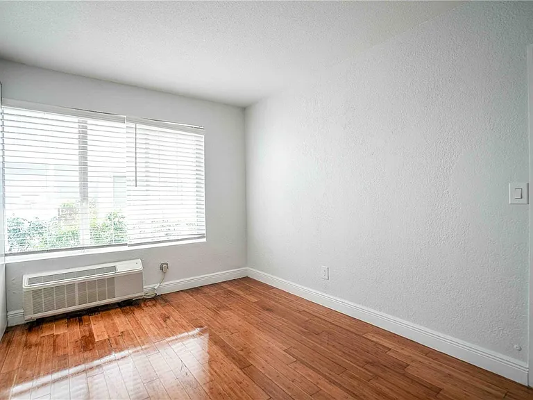 7325 Carlyle Ave #10 — Photo 15