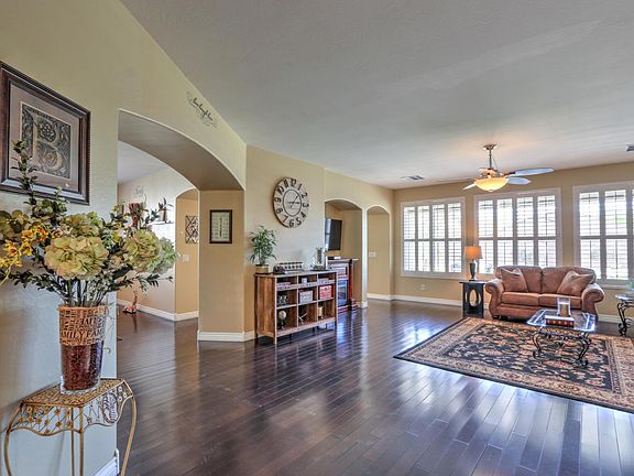 4th image of 1427 E Laurel Dr