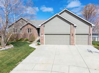 1224 N Oak Ridge Cir, Goddard, KS 67052