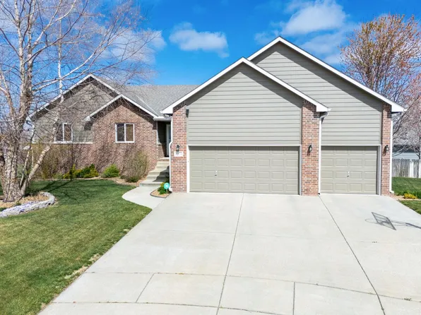 1224 N Oak Ridge Cir, Goddard, KS 67052