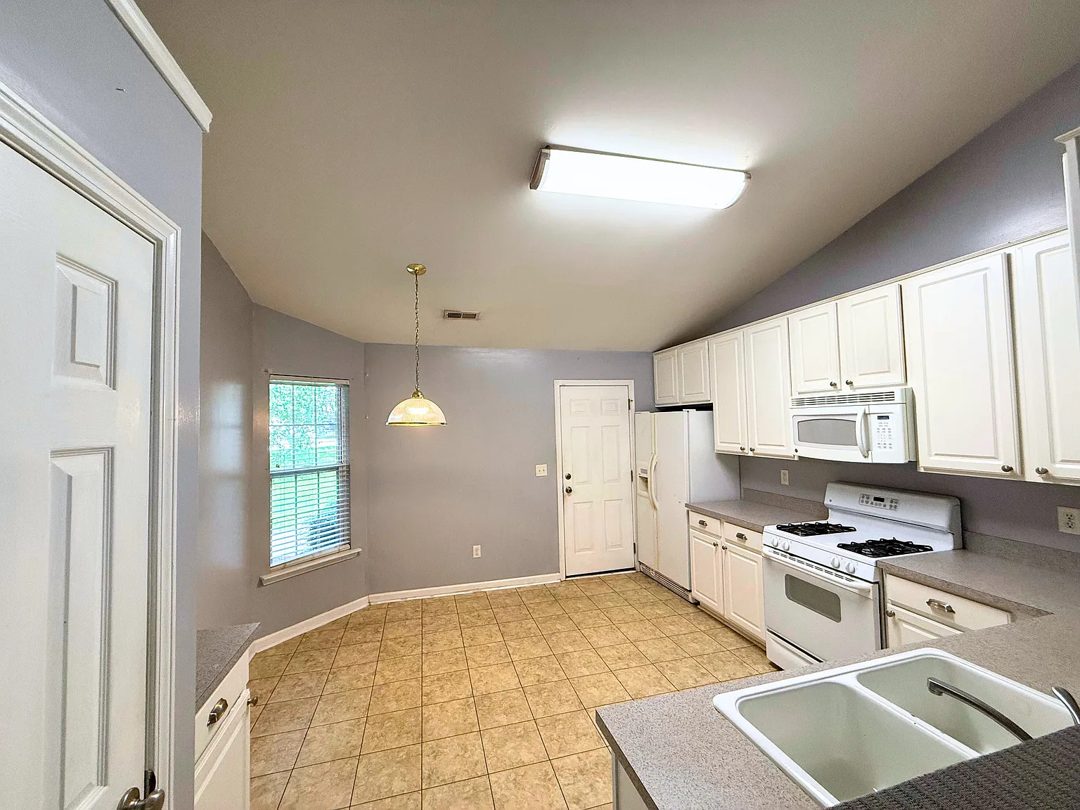 3 bed, 1300 sqft, $1,850 — Photo 3