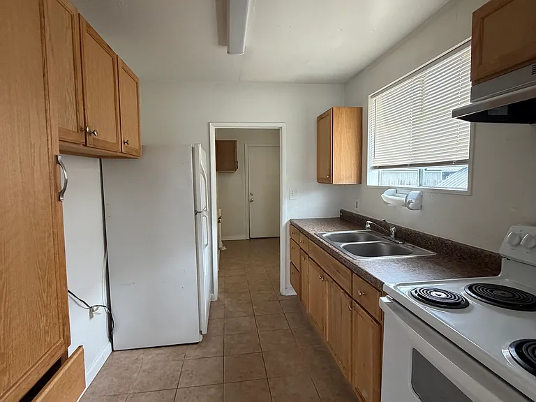 955 A St — Photo 3