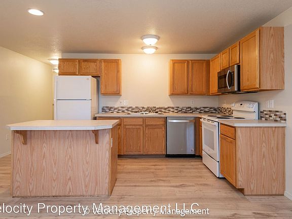 3rd image of 2521 NW Cedar Ave #3