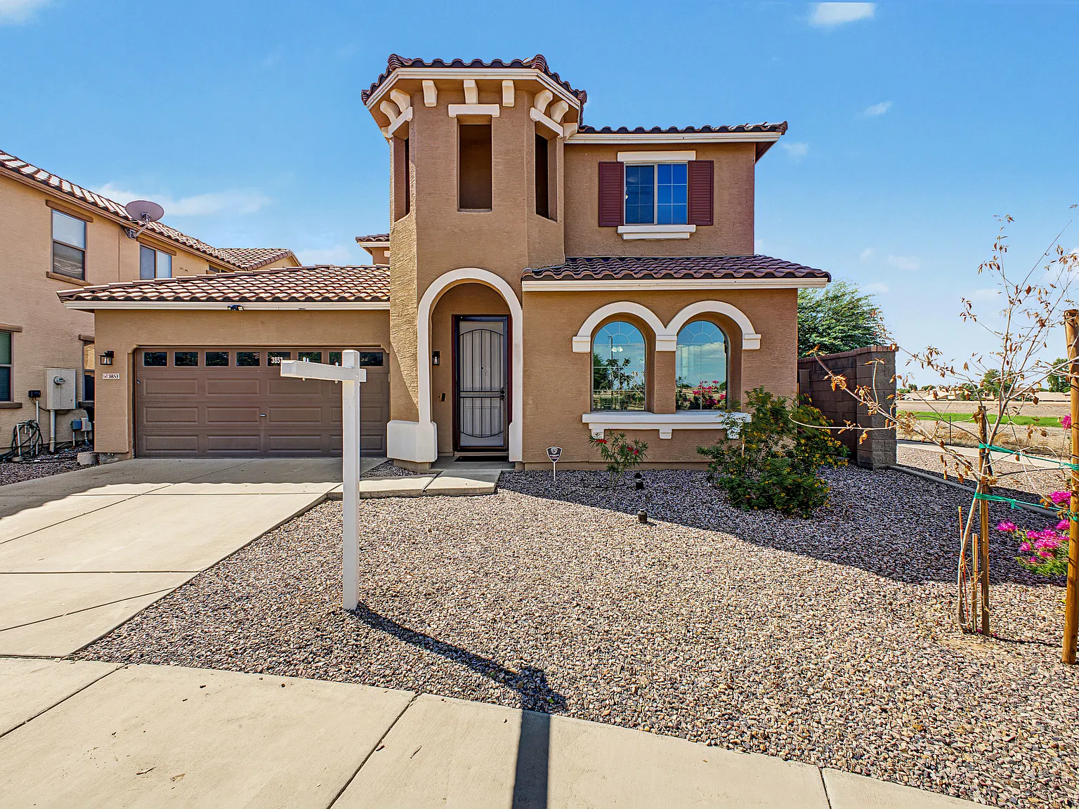 5 bed, 2523 sqft, $3,199 — Photo 3