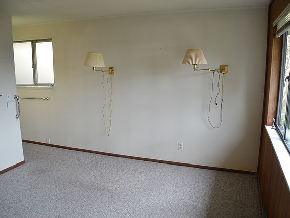 3rd image of 1335 99th Ave NE