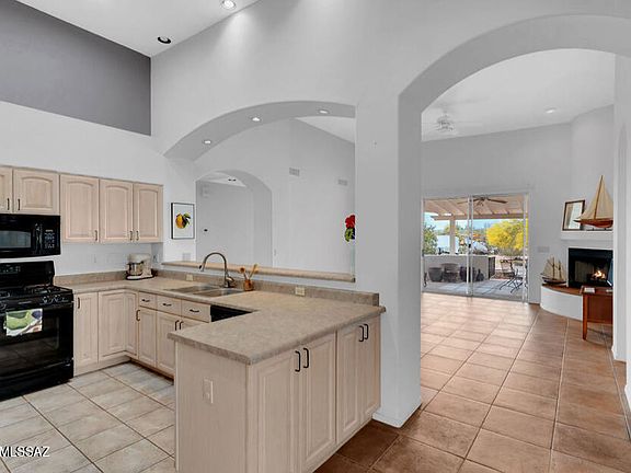 3rd image of 9131 N Shiraz Pl