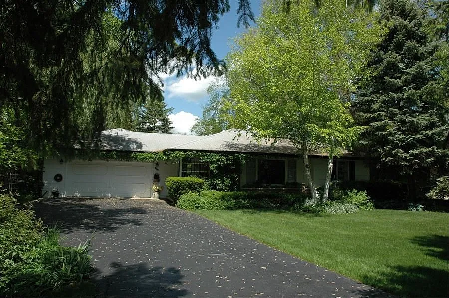 330 W Russell St photo 1