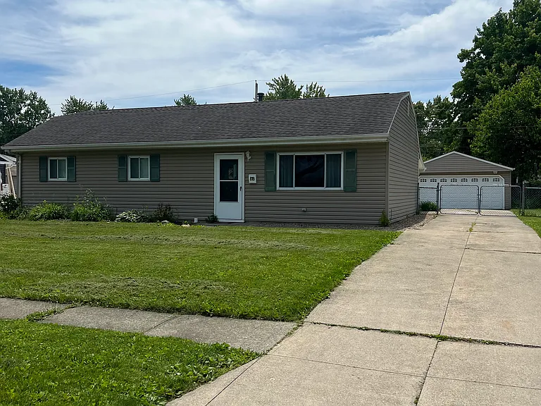 819 Case Ave — Photo 1