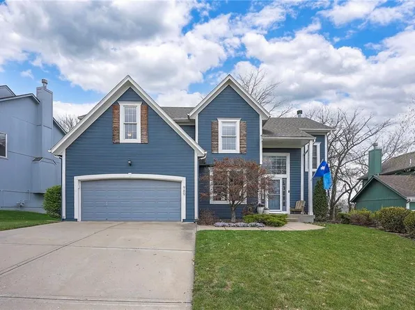 989 S Clearwater Creek Dr, Olathe, KS 66061