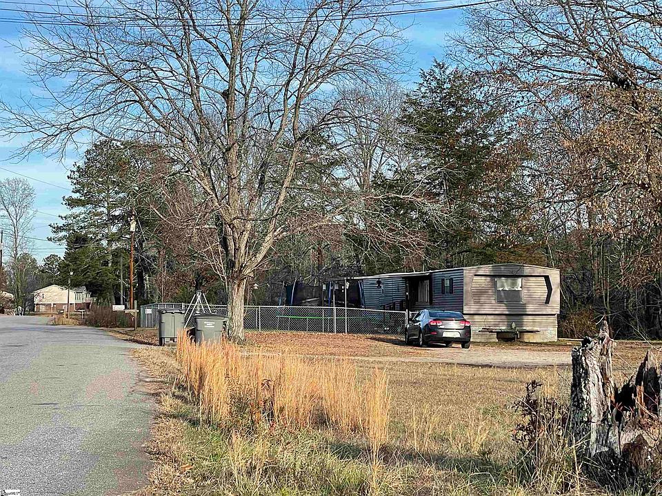2nd image of 109 Sunset Dr