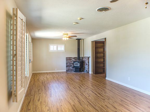 3rd image of 556 E Downs St