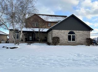 53060 Pine Creek Dr, Chesterfield, MI 48047