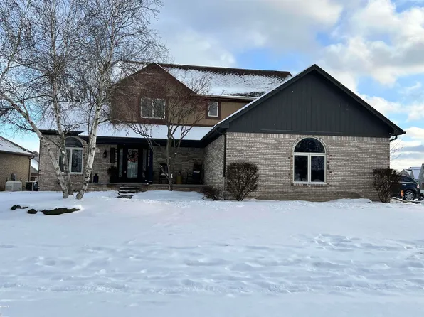 53060 Pine Creek Dr, Chesterfield, MI 48047