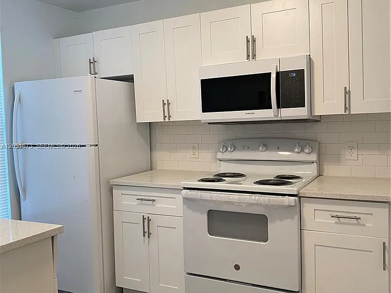 201 Lake Pointe Dr #205 — Photo 6