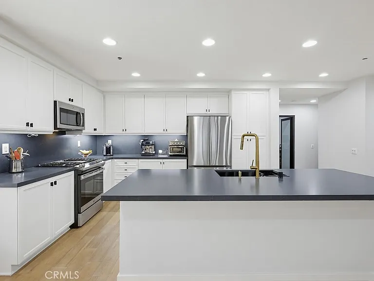 503 Rockefeller — Photo 13