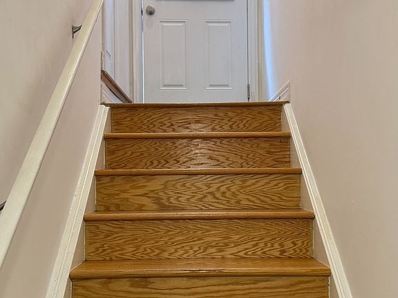 4th image of 20 Hyacinth St #Basement