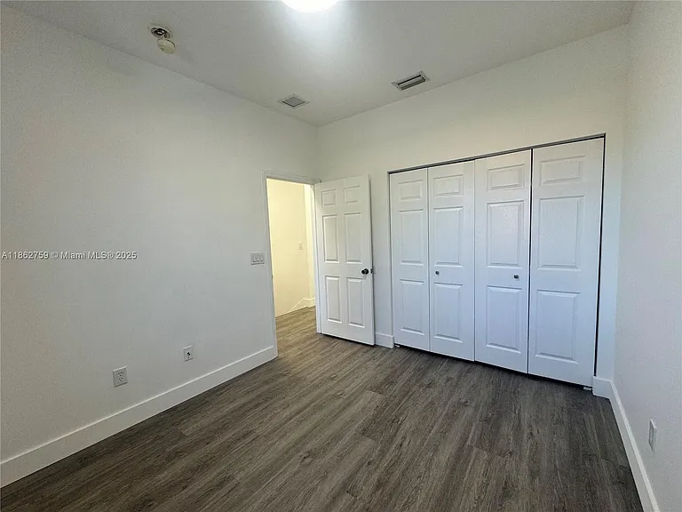 5004 S Harbor Isles Dr — Photo 5