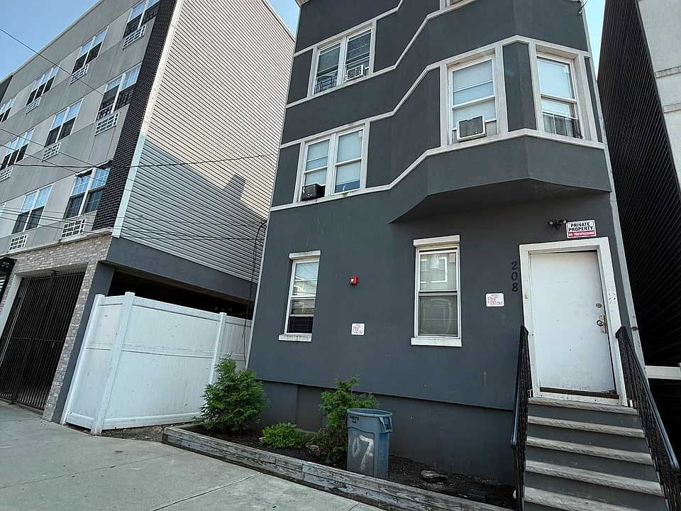 208 Governor St #3R