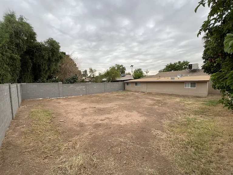 2813 N Greenfield Rd — Photo 8