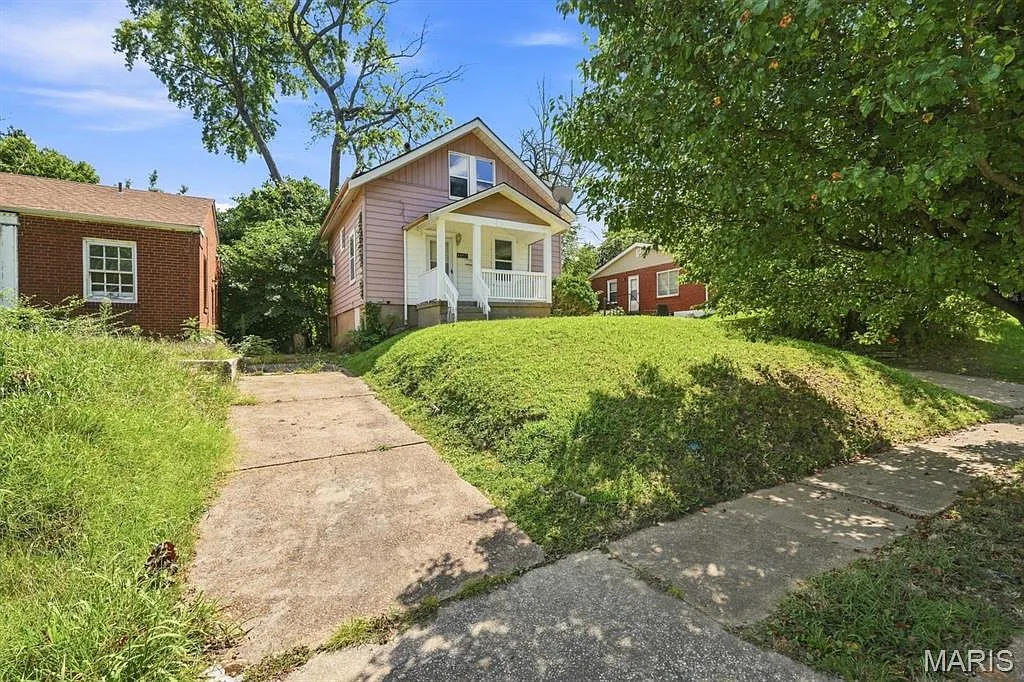 4 bed, 2.0 bath, 1592 sqft, $1,395 — Photo 2
