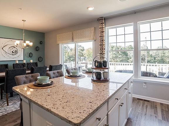 5th image of 2057 Hinshaw Dr