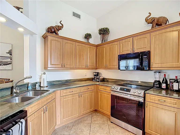 2860 Citrus Lake Dr #R-202 — Photo 10