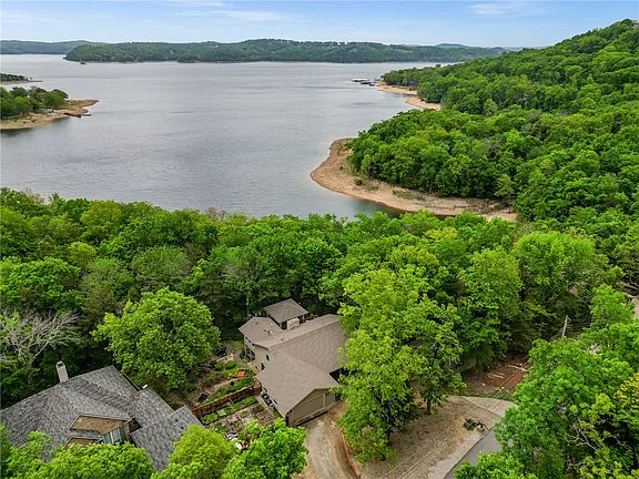 3rd image of 11920 White Oak Dr
