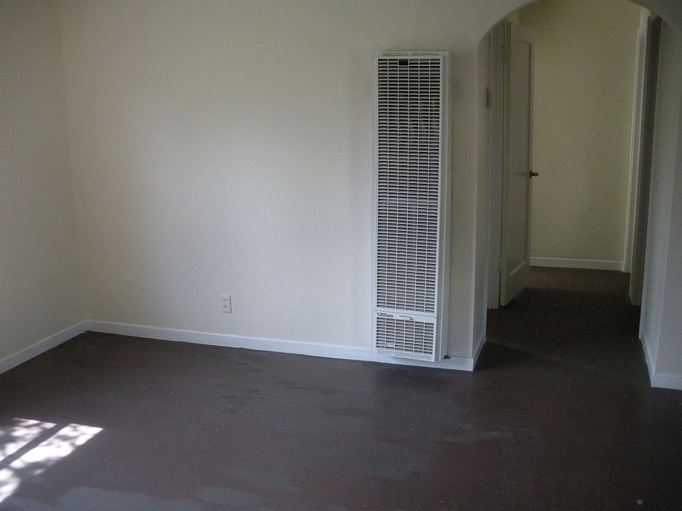 2nd image of 1128 Douglas Ave APT 3