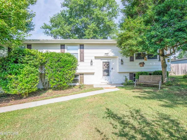 1255 Pinecrest Cir, Lenoir City, TN 37772