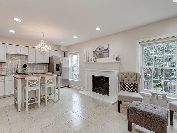 4th image of 3035 Federal Hill Dr
