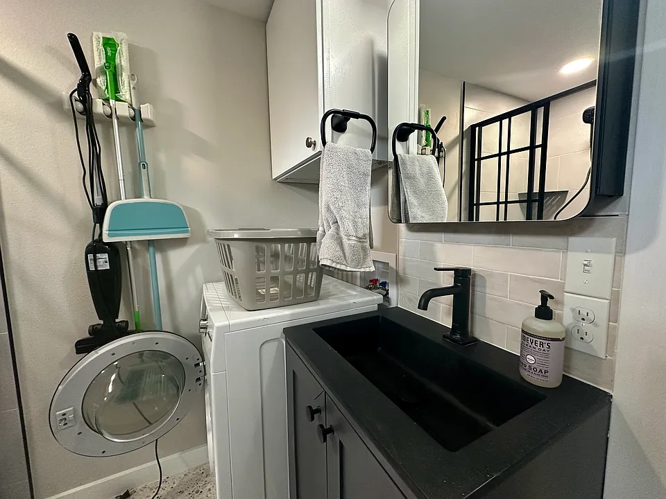 4121 Lomita Ln