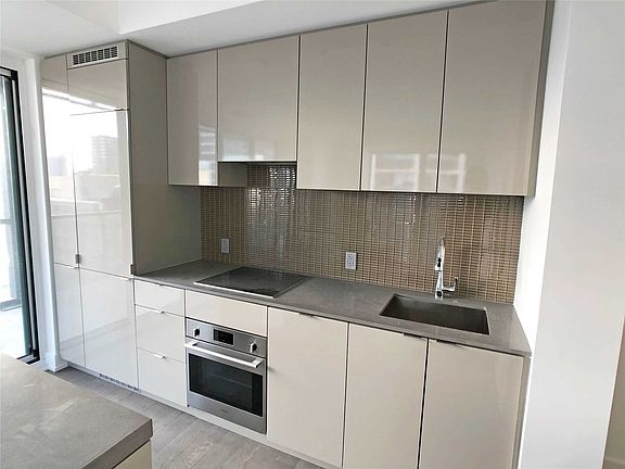 3rd image of 7 Grenville St #4510