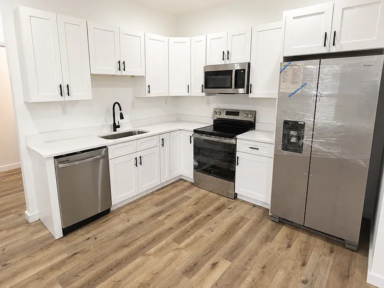 134 Stone Dr — Photo 3