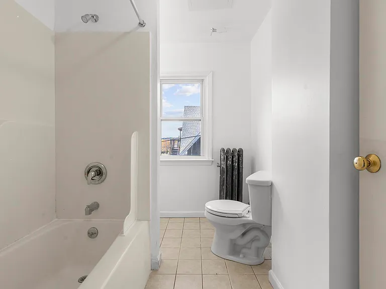 113 E Main St #4 — Photo 14