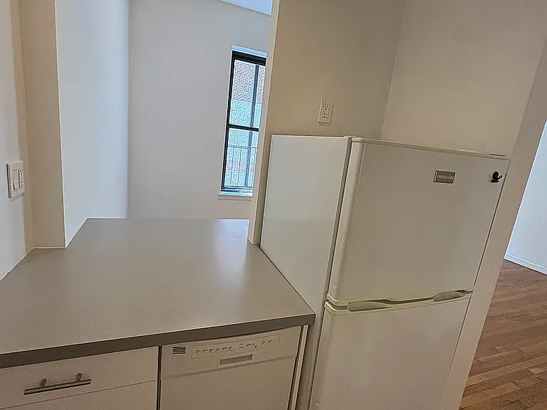 124 E 85th St #5R — Photo 6