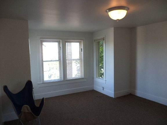4th image of 638 N Lincoln Dr