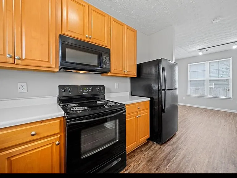 3050 Raven Trce — Photo 3
